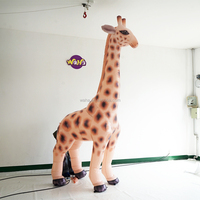 Girafe géante gonflable publicitaire avec certification CE, taille personnalisable et ventilateur intégré pour l'inflation