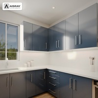 Meuble de cuisine sur mesure à finition ultra brillante, aménagement en U contemporain, rangement par tiroirs, livraison en kit et boîtes de rangement en MDF