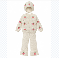 Ensemble de vêtements pour enfants en coton doux tricoté OEM ODM, ensemble personnalisé avec broderie de fraises, cardigan et pantalon évasé, vêtements pour bébés filles
