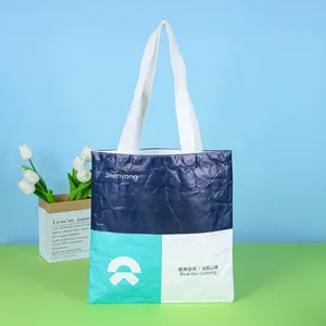 Tyvek tas belanja Tote portabel wanita, tahan air ramah lingkungan tahan lama tas kertas Tyvek Dupond untuk iklan mobil menunjukkan