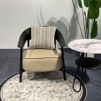 Modèle 8160, fauteuil lounge individuel en cuir PU avec coussin décoratif et structure métallique pour salon, hôtel, salle de séjour