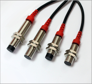Kustom M12 <span class=keywords><strong>Sensor</strong></span> jarak induktif saklar jarak silinder PNP No <span class=keywords><strong>3</strong></span>-Wire - Product Image 1