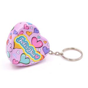 Adorável pequeno coração em forma de caixa de lata de casamento com chaveiro - Product Image 4