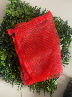 Olijfgroene HDPE milieuvriendelijke hoogwaardige mesh tassen met trekkoord sluiting, blaasgegoten, op maat gemaakte afmetingen, 10kg draagvermogen, snijbaar.
