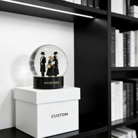 Globe à neige personnalisé de luxe en résine avec base de marque pour cadeaux haut de gamme et promotion de la marque