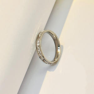 Vente Directe d'Usine en Promotion Bague en Acier Inoxydable et Titane Plaqué Or 18K avec Zircon Rond Diamant Bijoux Tendance - Product Image 3