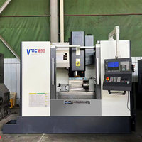 Centre d'usinage vertical CNC VMC855, broche BT40, haute rigidité, 3 axes, fraisage et perçage de métaux pour l'ingénierie de précision