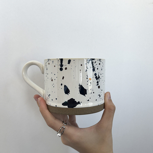 Taza de Café de <span class=keywords><strong>Cerámica</strong></span> Japonesa BloomSip con Diseño de Puntos de Tinta, Base de <span class=keywords><strong>Gres</strong></span> Crudo, Grado Alimenticio, 420ml, Venta al por Mayor, Logotipo Personalizado, Estilo OEM ODM - Product Image 5