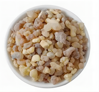 Encens naturel à base d'herbe de frankincense, Boswellia serrata pur séché pour les pratiques traditionnelles, les remèdes à base de plantes, l'aromathérapie