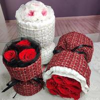 Hadiah Hari Ibu & Hari Valentine - Buket Mawar Awet Bergaya dengan Rangkaian Anyelir Klasik Kemasan Mewah
