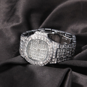 <span class=keywords><strong>Orologio</strong></span> da <span class=keywords><strong>Uomo</strong></span> Hip Hop dal Design Unico, con Diamanti Baguette, Luccicante, di Alta Qualità, <span class=keywords><strong>in</strong></span> <span class=keywords><strong>Oro</strong></span>, al Quarzo - Product Image 4