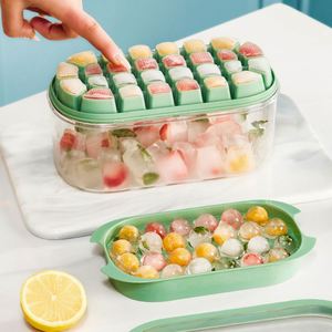 Moldes para Cubitos de Hielo Pequeños para Congelador, Paquete de 2 Bandejas para Cubitos de Hielo con Asa y Contenedor, Bandeja de Fácil Desmolde con 54 Rejillas - Product Image 4