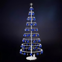 Neuer Spiralförmiger Weihnachtsbaum Moderner Metall-Weihnachtsbaum mit Grünen Kugeln und LED-Lichtern für Weihnachts-Feiertagsdekoration
