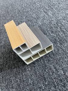 Rivestimento interno del tubo quadrato del <span class=keywords><strong>PVC</strong></span> di 50*50mm, fasci cavi flessibili, <span class=keywords><strong>tubazioni</strong></span> Composite di legno di plastica del WPC per la decorazione - Product Image 4