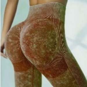 กางเกงเลกกิ้งออกกำลังกายผ้าไนลอนสแปนเด็กซ์ยาวปานกลางเอวยืดระบายอากาศได้ดีเป็นมิตรกับสิ่งแวดล้อม - Product Image 4