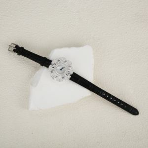 925 महिलाओं ने क्लासिक डिजाइन को खूबसूरती से चांदी के फूल शैली क्वार्ट्ज को देखा - Product Image 4