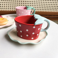 Ensemble tasse et soucoupe à café en céramique, style japonais, inspiré d'Instagram, créatif, mignon, avec motif fraise en relief, design élégant, pour le petit-déjeuner