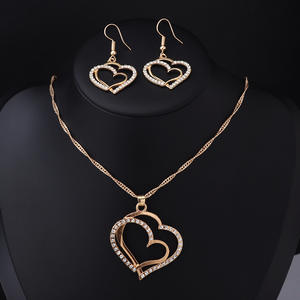Conjunto de joyería en forma de corazón, collar y aretes de aleación chapados en oro para boda, accesorios de moda románticos para mujer - Product Image 2