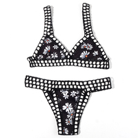 Bikini réversible fait à la main en crochet personnalisable tissu high-tech motif patchwork ensemble 2 pièces OEM marguerite noir vêtements de plage