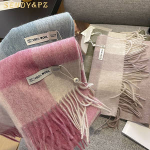 Женский шерстяной шарф в клетку, 180 х30 см - Product Image 1