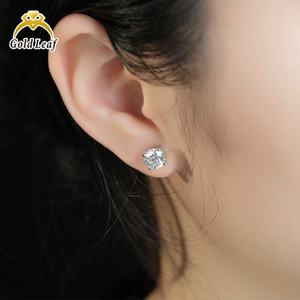 Boucles d'oreilles clous en or 18 carats plaqué or, diamant rond de laboratoire, 4 griffes, romantiques, certifiées IGI, pour mariage, fiançailles ou cadeau de fête - Product Image 6