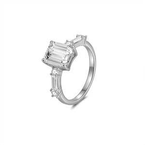 Anillo de Plata de Ley S925 con Moissanita Corte Esmeralda, Anillo de Diamantes de Lujo Ligero para Mujer, para Propuesta, Compromiso, Uso Diario, Regalo - Product Image 2
