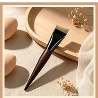 Pinceau de maquillage de haute qualité à manche en bois, en forme de croissant, ultra-fin, pour fond de teint et masque