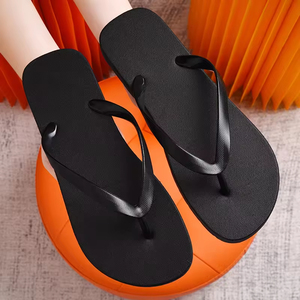 Vente en gros de tongs de plage antidérapantes personnalisées avec logo, tongs en PVC pour femmes, chaussures d'été respirantes - Product Image 1