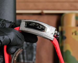 Montre de sport pour homme de style voiture de sport OEM, montre personnalisée de haute qualité, montre de luxe hip-hop pour soirée avec moissanite VVS incrustée sur le cadran - Product Image 4