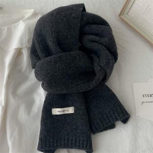 Écharpe en laine tricotée 100% pure, unie, chaude pour l'hiver, longue, enveloppante, douce, coupe-vent, pour femme, idéale pour les voyages et le quotidien - Product Image 2