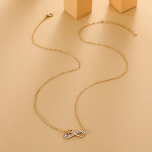 Collana a forma di amore infinito a 8 forme di personalità alla moda con ciondolo a cuore in ottone squisito zircone collana con clavicola per donna - Product Image 4