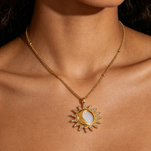 JUSNOVA Collier Pendentif en Acier Inoxydable Plaqué Or 18 carats PVD pour Femme, Motif Soleil Lune Coquillage CZ, Bijoux Tendance Vintage et Mode, Vente en Gros - Product Image 5