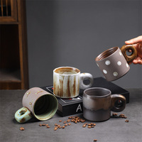 Mug en céramique 11oz (320ml) avec anse épaisse, personnalisable avec marque privée, en grès artisanal, pour l'approvisionnement de cadeaux d'hôtels de luxe