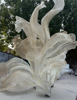 Installation artistique géante en organza de soie, décoration de toile de fond de mariage en organza de soie, fleur géante pour toile de fond de mariage