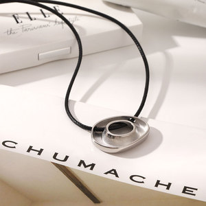 สร้อยคอผู้หญิงสไตล์มินิมอล ดีไซน์เรียบหรู ทำจากสแตนเลส 316L พร้อมจี้สวยงาม สร้อยคอแบบเชือกสำหรับผู้หญิง - Product Image 4