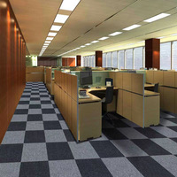Dalles de moquette modulaires amovibles en PVC pour sols de réunion, antistatiques et ignifuges, écologiques, design carré fin pour usage domestique et commercial