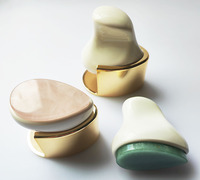 Nouvel ensemble d'outils portables étanches pour le visage : Rouleau facial Gua Sha en jade très populaire et adorable pour le rajeunissement et le raffermissement de la peau, effet lifting.