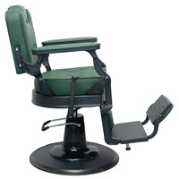 Fauteuil de Barbier de Style Antique Vert Foncé avec Cadre Métallique Ornemental, Base Hydraulique Ronde et Appui-tête Intégré pour Projet de Salon de Luxe