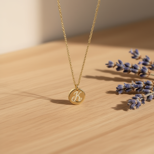 Collar Angelina de acero inoxidable con colgante de letra K de 1,9 cm chapado en oro minimalista para mujer, joyería fina - Product Image 2