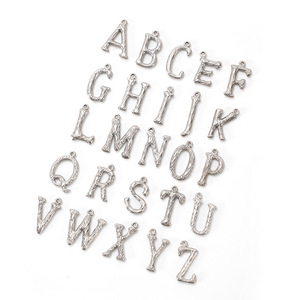 Conectores de letras de acero inoxidable Tongjin, colgantes plateados con el alfabeto de la A a la Z, accesorios de joyería para hacer collares y pulseras DIY. - Product Image 5