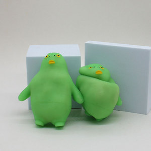 ของเล่นบีบรูปปลาหัวเขียวขนาด 10 ซม. ของเล่นบีบยืดหยุ่นทนทาน บิดแล้วคืนรูปได้ เสริมสร้างอารมณ์ ของขวัญเพิ่มความสุข - Product Image 2