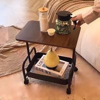 Chariot de table basse mobile à double couche/table d'appoint Table à thé roulante pour canapé de salon, table d'étagères pour chambre à coucher
