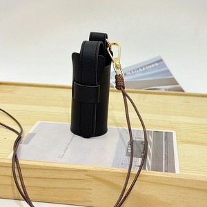 Porte-clés en PVC en forme de rouge à lèvres, pendentif populaire, ensemble d'accessoires pour sacs à main pour femmes, mini sac de rangement haut de gamme, étanche, avec sangle réglable - Product Image 2