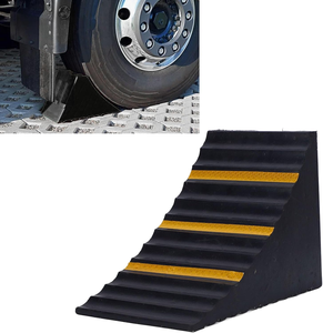 Outil de <span class=keywords><strong>réparation</strong></span> de <span class=keywords><strong>carrosserie</strong></span> de voiture en caoutchouc solide Heavy Duty Black Wheel Clock Anti Slip Truck Wheel Stopper - Product Image 6