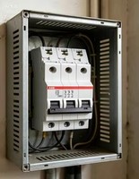 Disjoncteur tripolaire type D ABB S203-D20 20A 6kA, capacité de coupure 400V, montage sur rail DIN, adapté à la protection des charges inductives de moteur