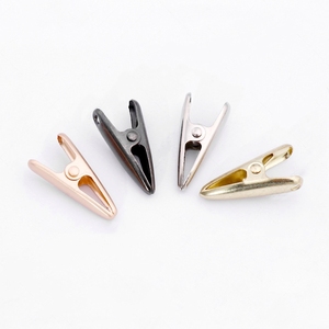 Clips métalliques Clips suspendus <span class=keywords><strong>Épingle</strong></span>s <span class=keywords><strong>à</strong></span> <span class=keywords><strong>linge</strong></span> colorées <span class=keywords><strong>Mini</strong></span> pinces <span class=keywords><strong>à</strong></span> <span class=keywords><strong>linge</strong></span> Pinces utilitaires polyvalentes Haute élasticité Bonne persistance - Product Image 1