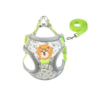 Conjunto de arnês para cães em tecido de malha ajustável, marca personalizada e design passo na moda, colete para animais de estimação para passear com cães