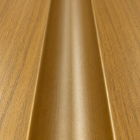 Panneau de bardage isolant en grain de chêne avec âme isolante en PU de 16 mm et rainure en U pour mur de poulailler ou abri à poulets de chair
