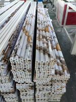 Panneaux muraux à persiennes à charbon de bois Dernières 2025 conceptions Panneau de décoration intérieure ignifuge imperméable Panneaux de persienne de revêtement mural en PVC