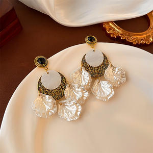 ต่างหูโลหะกลมสไตล์ฝรั่งเศสย้อนยุคต่างหูรูปดอกไม้กลวงต่างหูผู้หญิงรูปทรงเรขาคณิต - Product Image 4